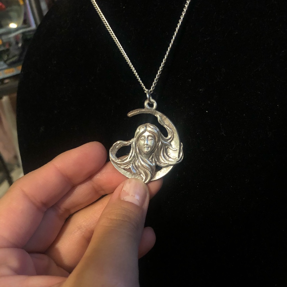 Pendant charm lady on the moon🌙